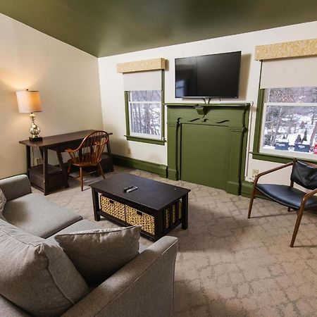 The Whitlock Hotel Lenox Exterior foto