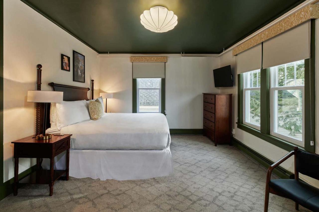 The Whitlock Hotel Lenox Exterior foto