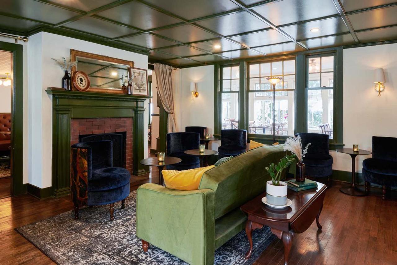 The Whitlock Hotel Lenox Exterior foto