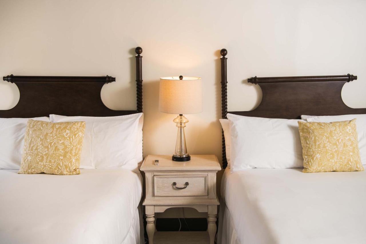 The Whitlock Hotel Lenox Exterior foto