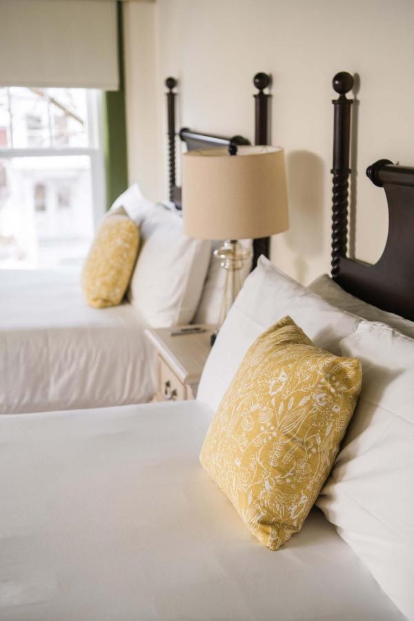 The Whitlock Hotel Lenox Exterior foto
